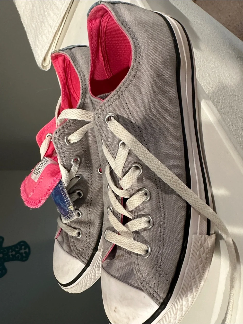 Converse Kids Low-Top Canvas Sneakers in Gray with Pink Insole